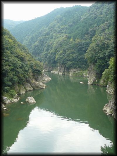 蘇水峡の雄大な景観を撮影した画像